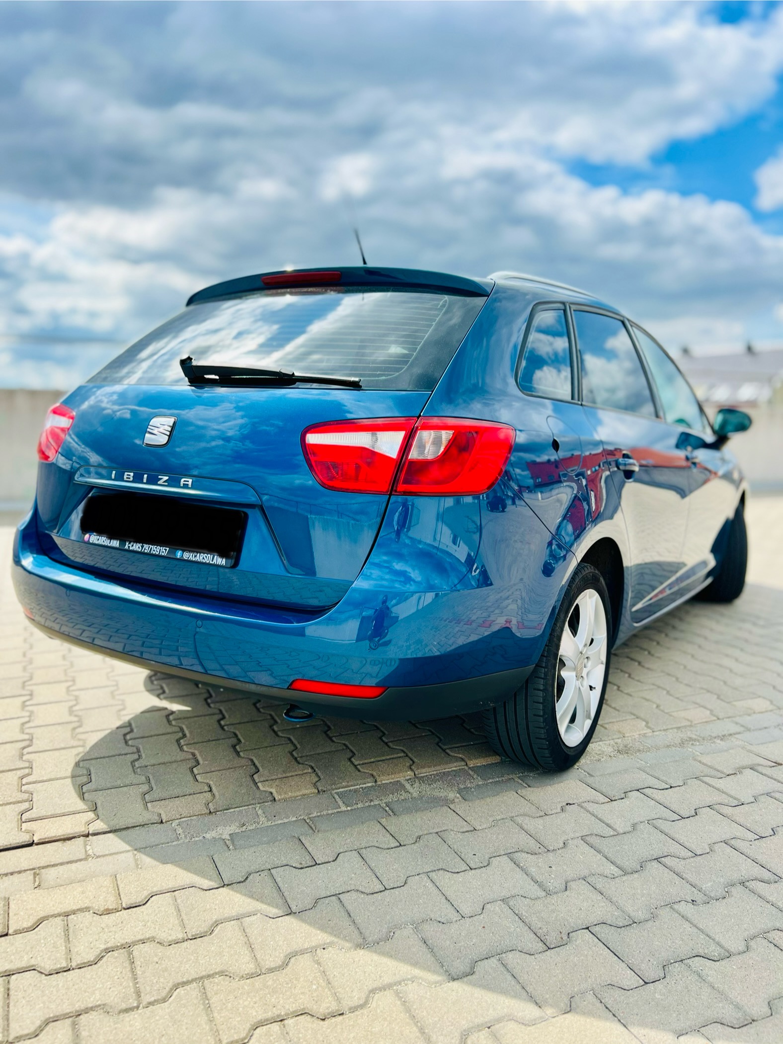 SEAT Ibiza — tył i bok samochodu