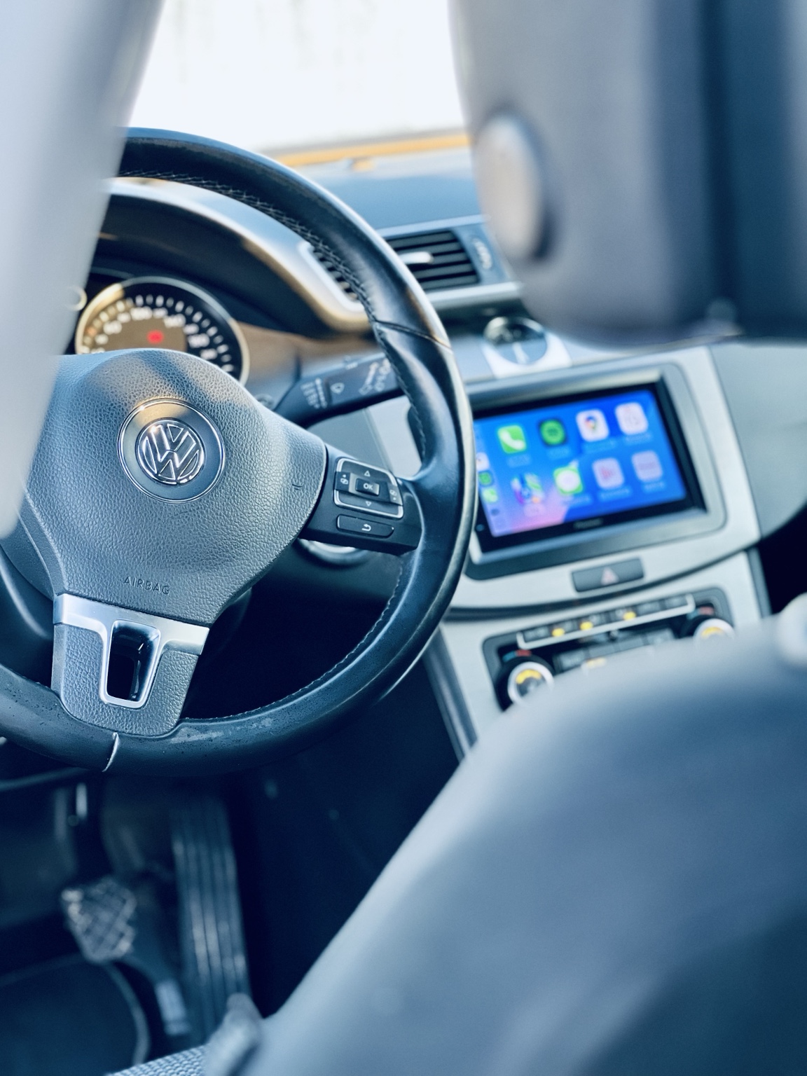 Volkswagen Passat B7 Kombi — kokpit i kierownica