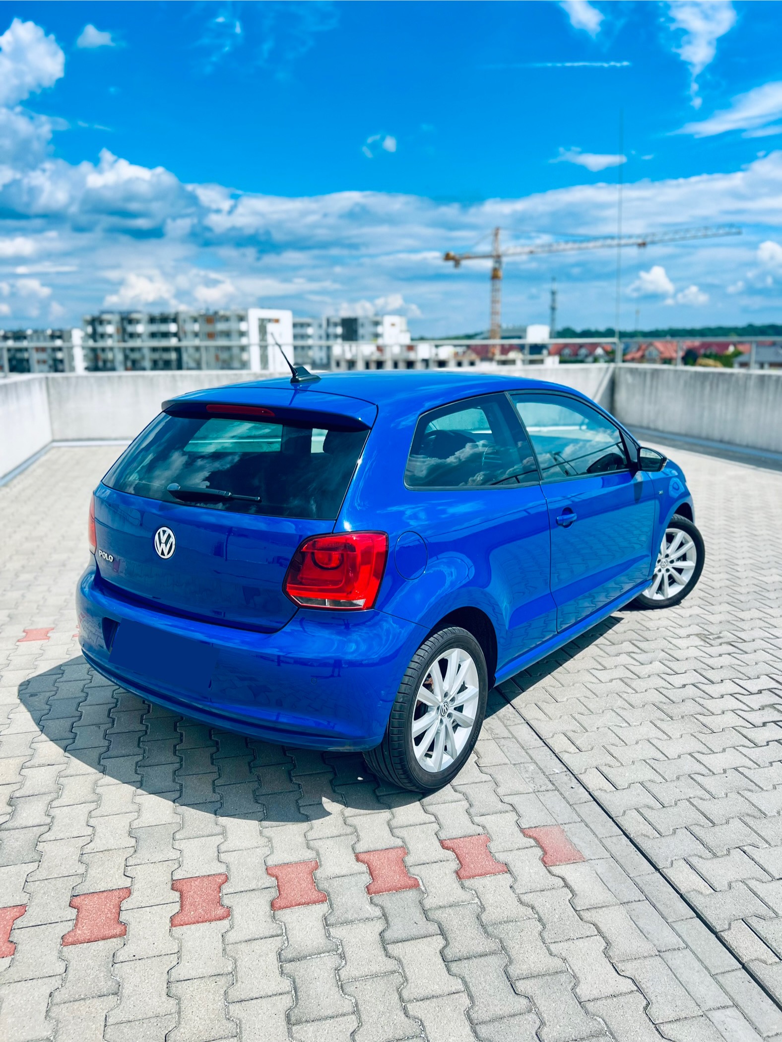 Volkswagen Polo — tył i bok samochodu